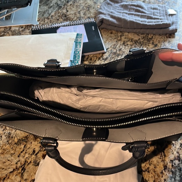 Oroton Inez Tote - Picture 4 of 6